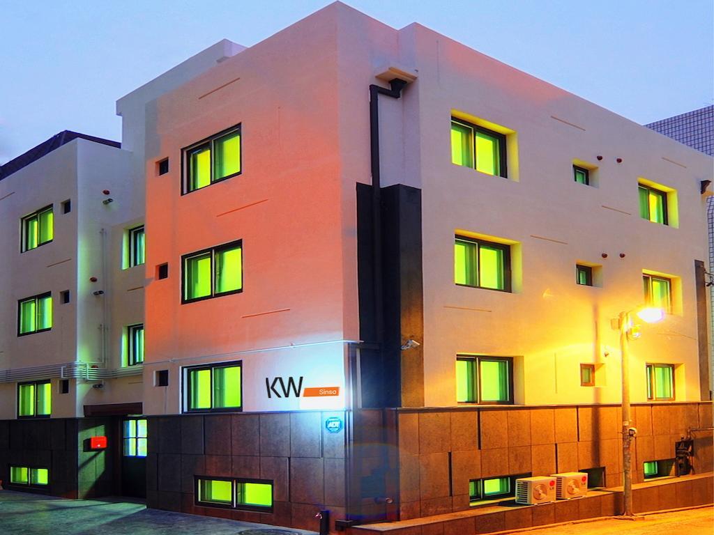 Hostel Kw Sinsa Seul Esterno foto
