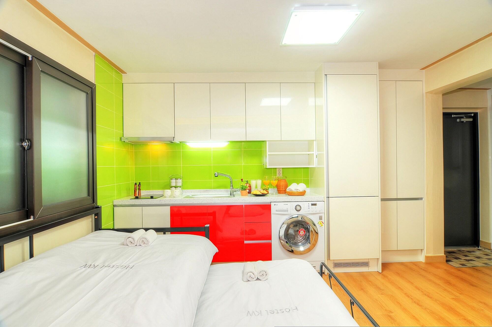 Hostel Kw Sinsa Seul Esterno foto