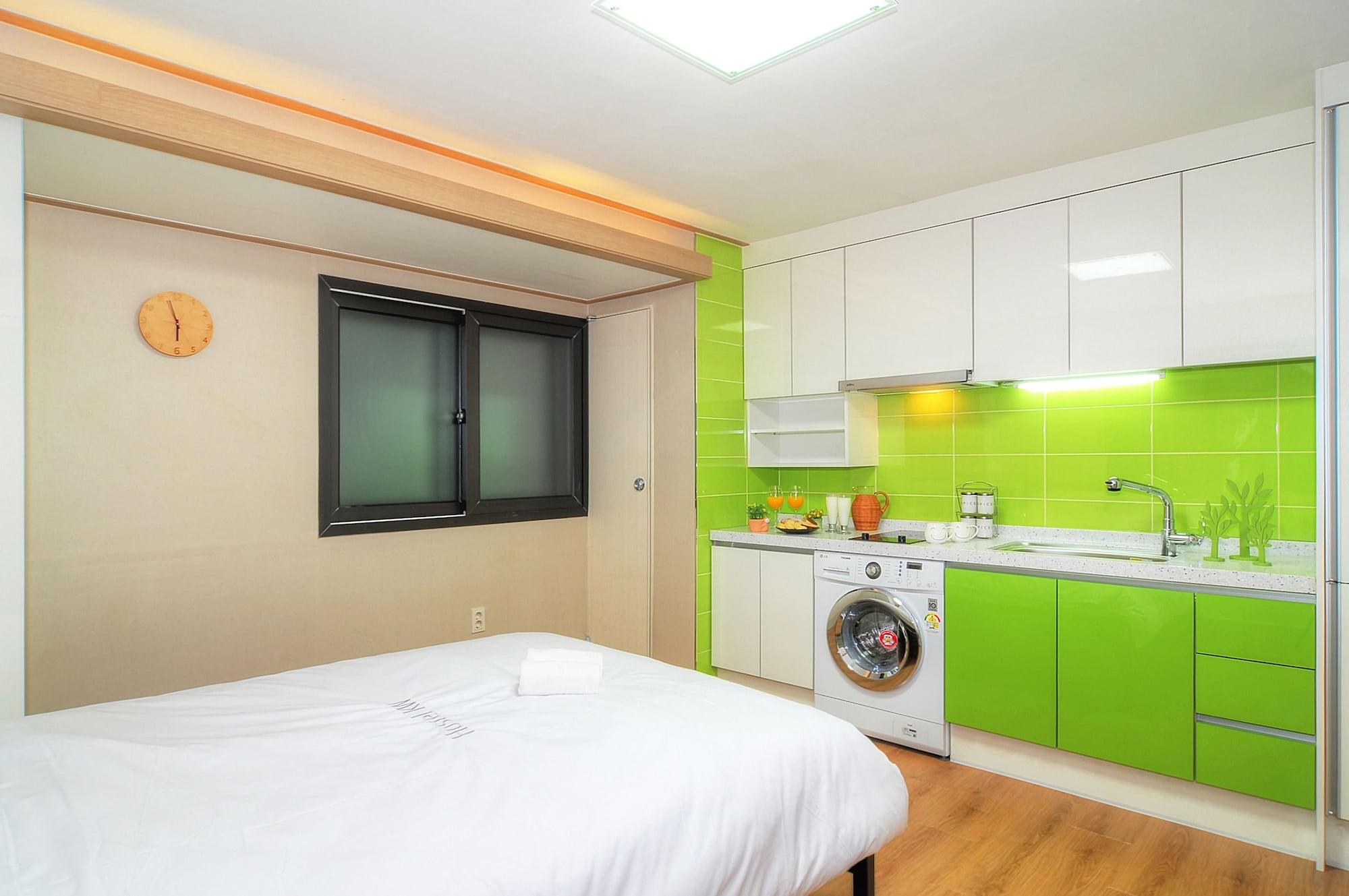 Hostel Kw Sinsa Seul Esterno foto
