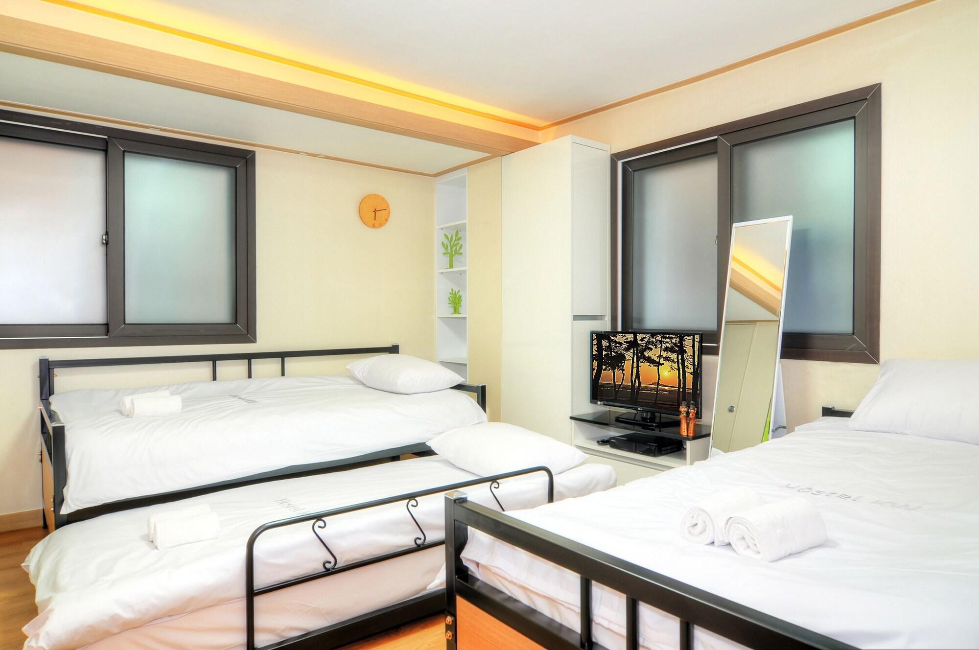 Hostel Kw Sinsa Seul Esterno foto