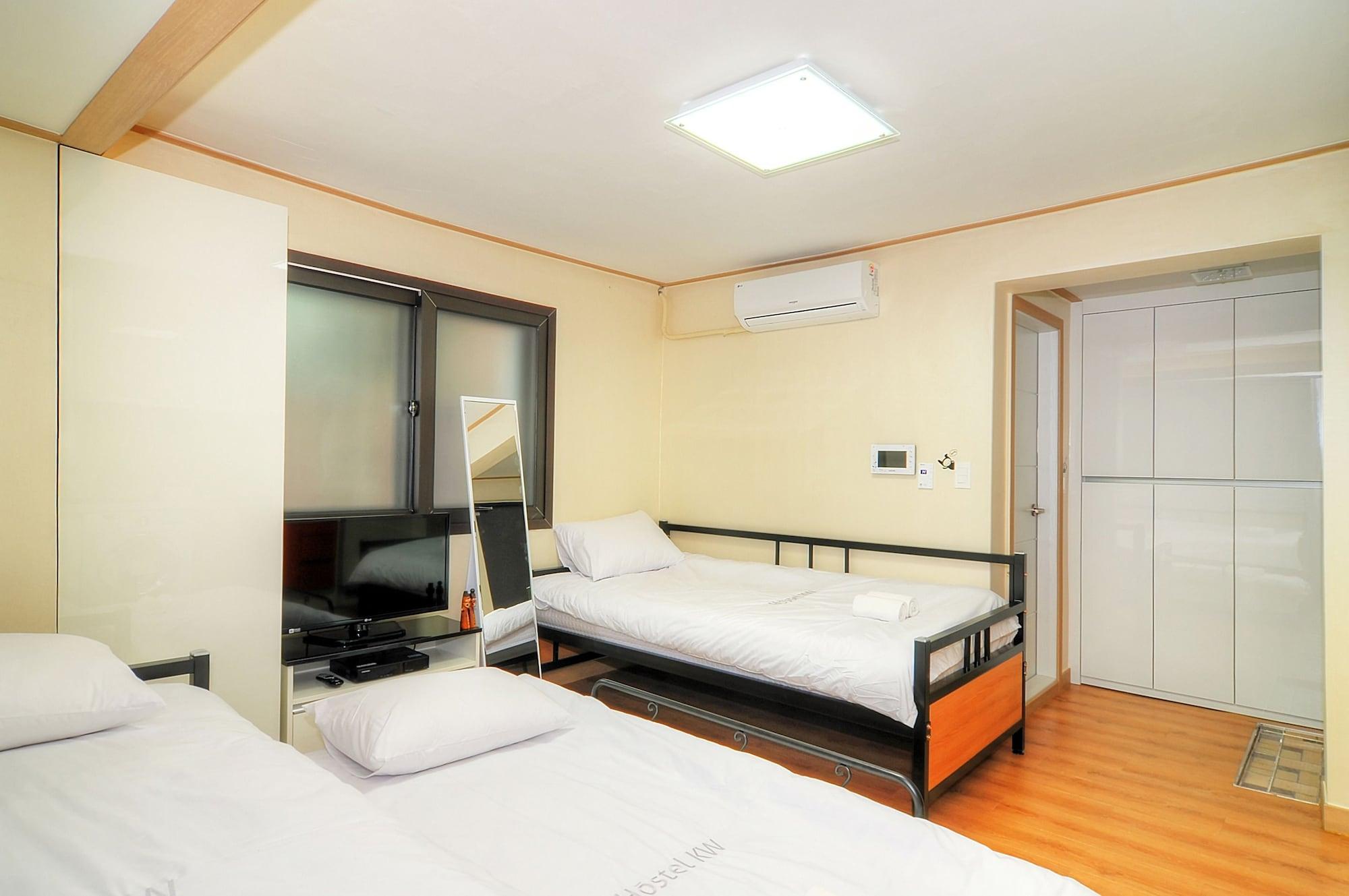 Hostel Kw Sinsa Seul Esterno foto