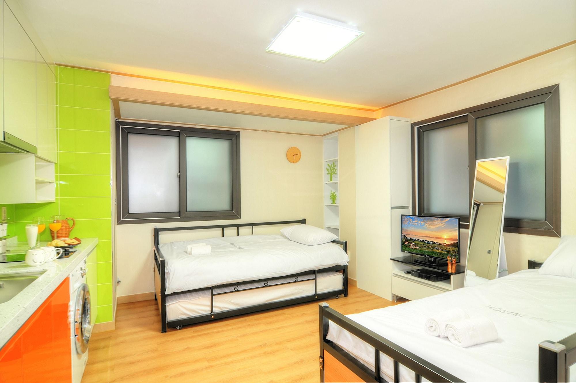 Hostel Kw Sinsa Seul Esterno foto
