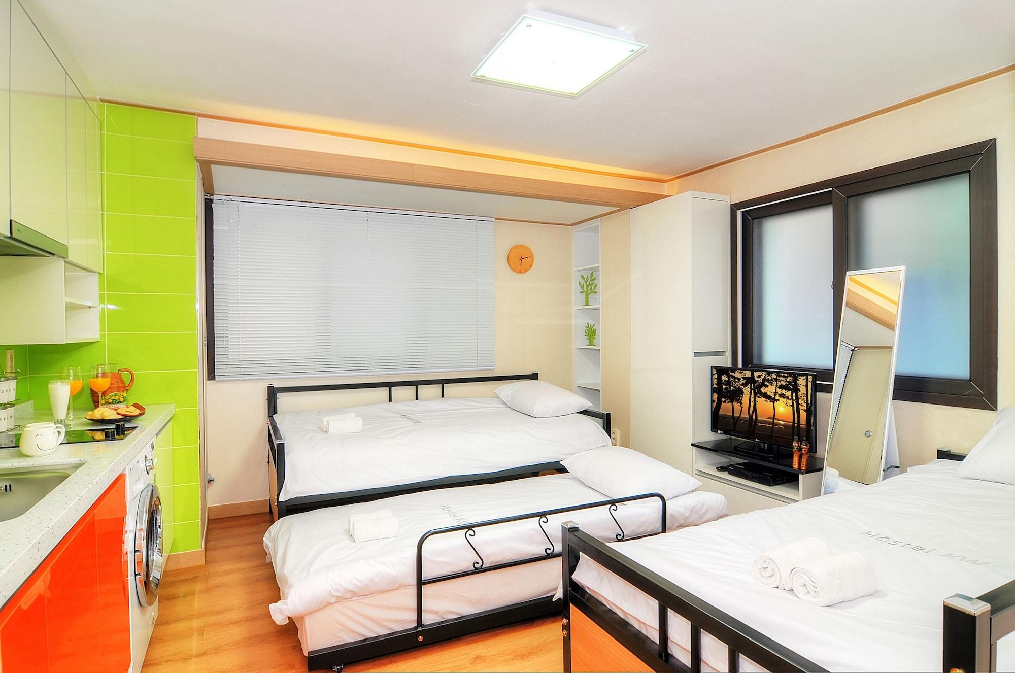Hostel Kw Sinsa Seul Esterno foto