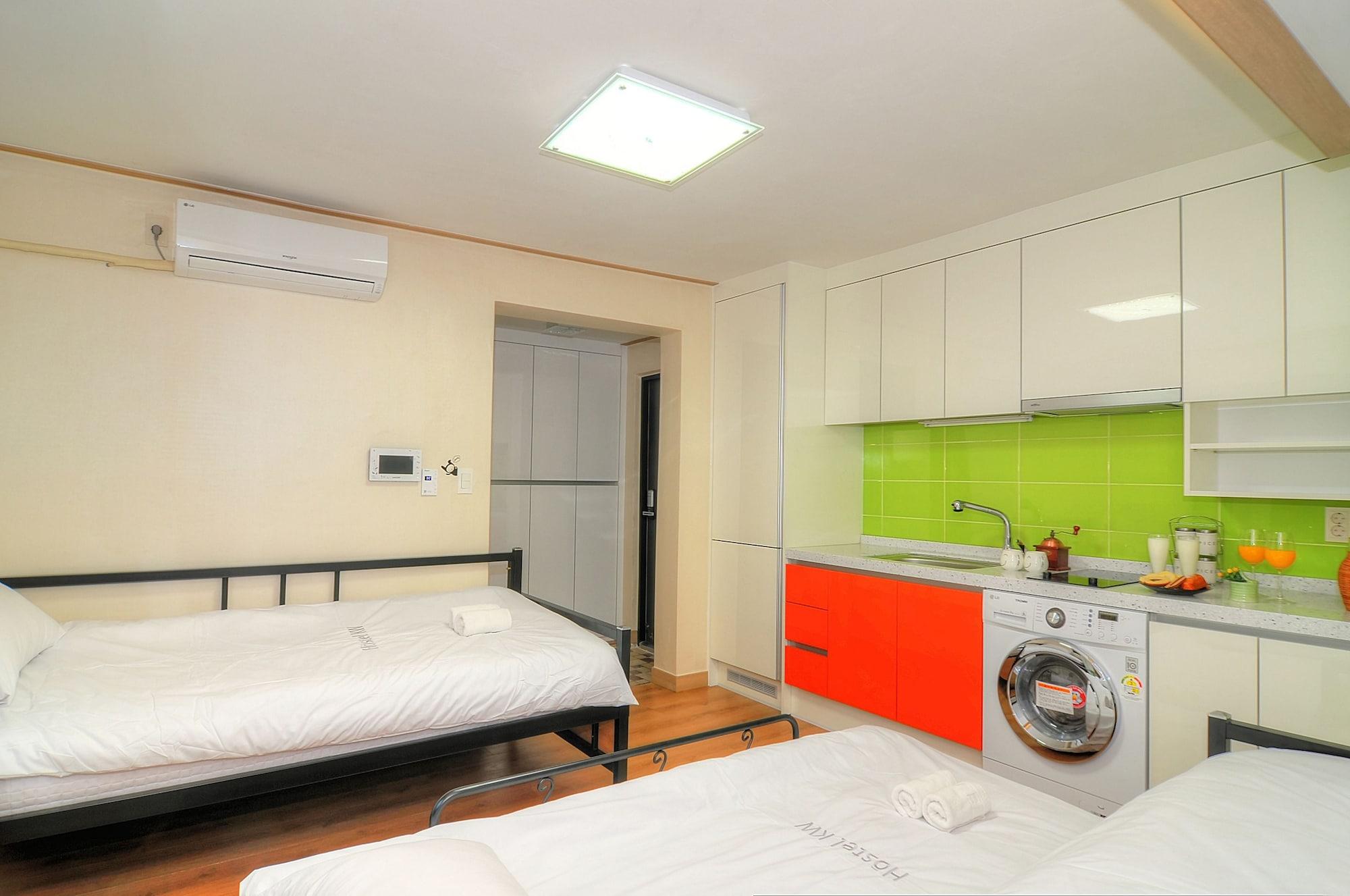 Hostel Kw Sinsa Seul Esterno foto
