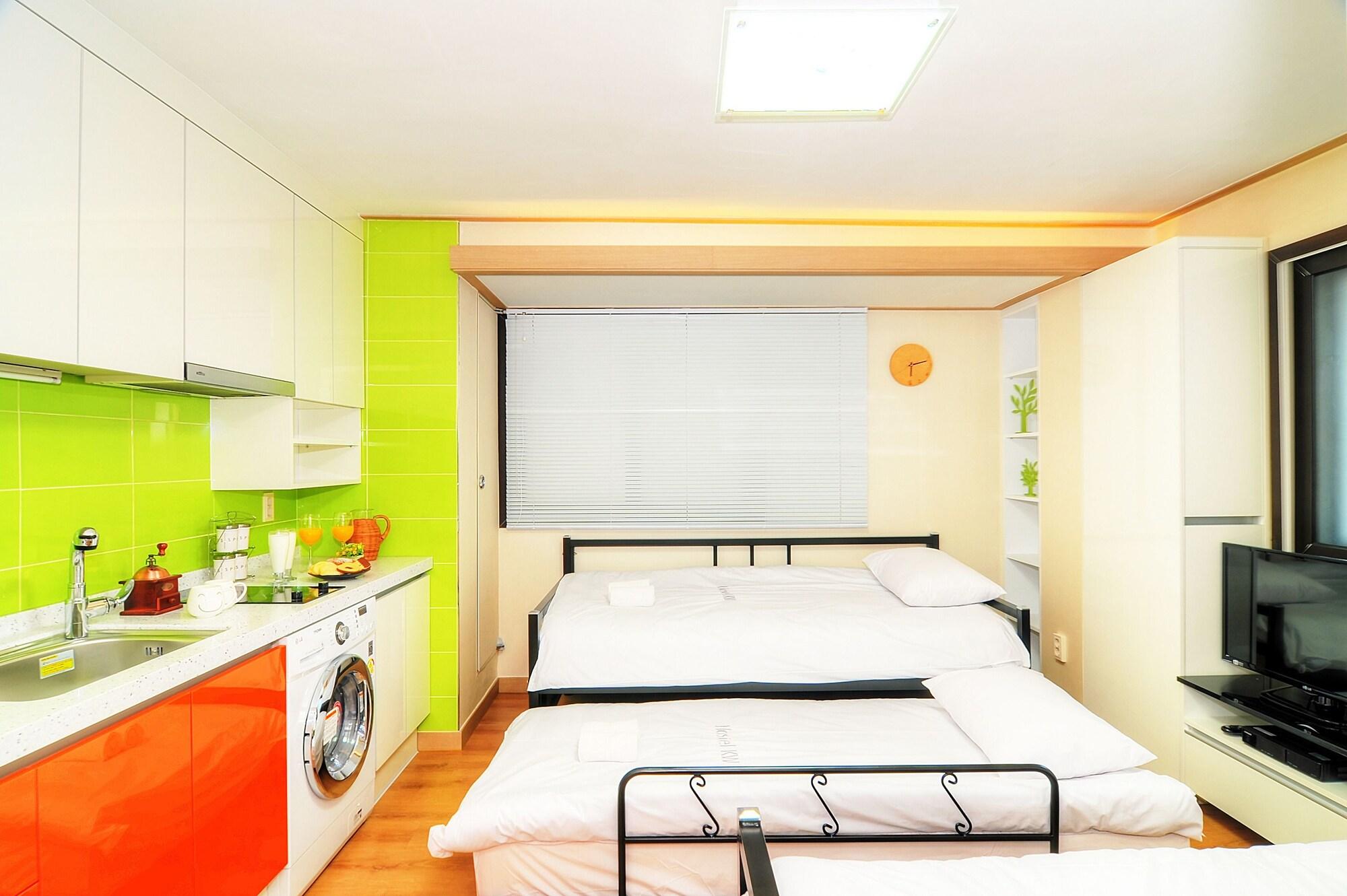 Hostel Kw Sinsa Seul Esterno foto